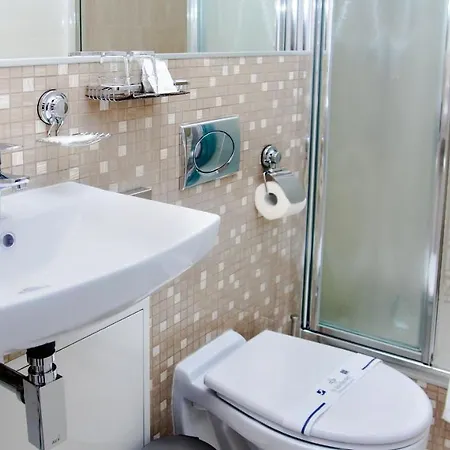 Leo Obchodna - Delux Apartmán *